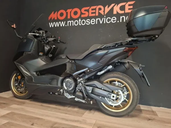 Yamaha T-Max 560 Tech Max (2022 - 24) - immagine 3